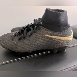Nike Hypervolt soccer cleats 5Y